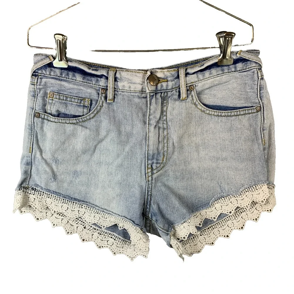 Free People Shorts 26 Denim Crochet Lace Trim Daisy Dukes Y2K Boho Fairy Grunge‎